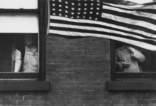 «Parade-Hoboken, New Jersey», una de las fotografías de «The Americans»