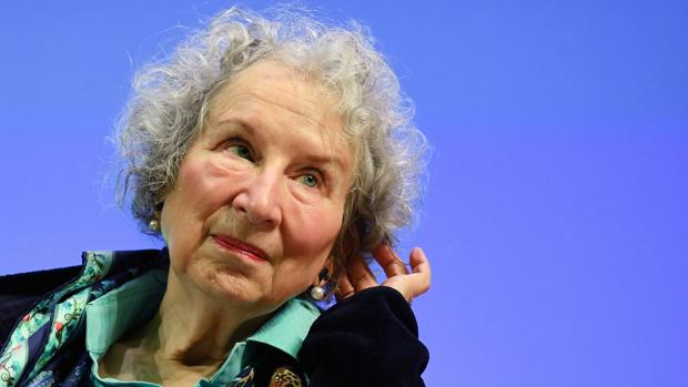 Margaret Atwood, sobre «Los testamentos»: «Espero y deseo que sea una distopía»