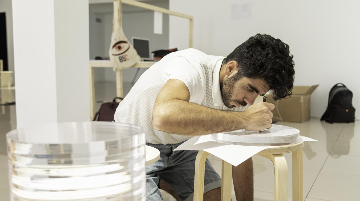 Alejandro Ontiveros, trabajando en su propuesta para Injuve