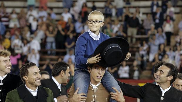 Absueltos los tres internautas que desearon la muerte al niño torero con cáncer