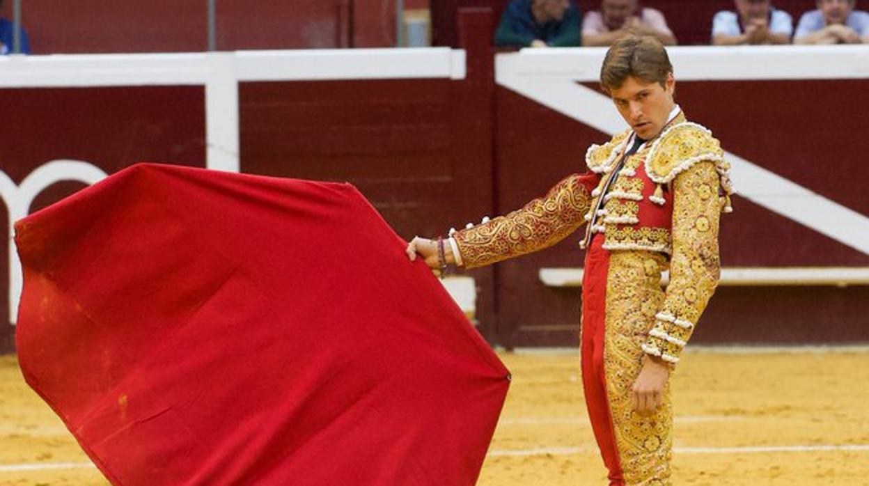 Juan Leal, en el inicio de faena al quinto