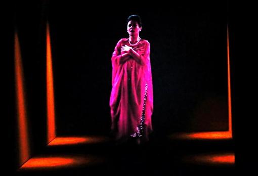 Videoinstalación de Dominique Gonzalez-Foerster en la que la artista «invade» el cuerpo de la soprano Maria Callas