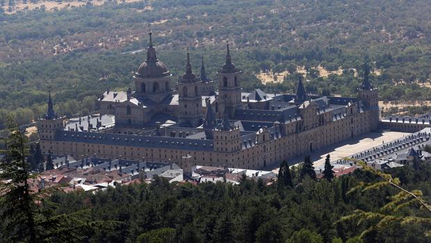 Elcano y Cortés, juntos contra la Leyenda Negra en El Escorial