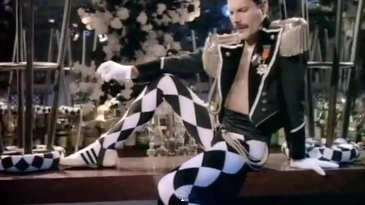 El videoclip prohibido de Freddie Mercury rodado en un club de travestis ve la luz