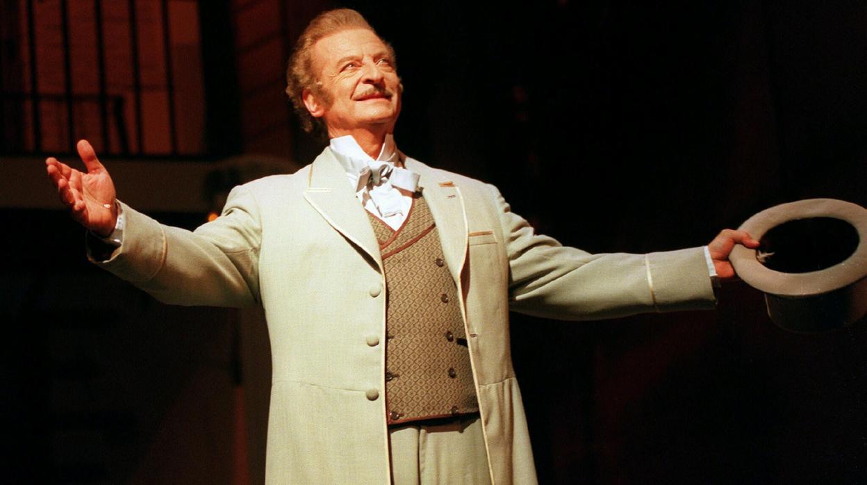 Alfredo Kraus durante la representación de «Doña Francisquita» en el Teatro Apolo de Madrid