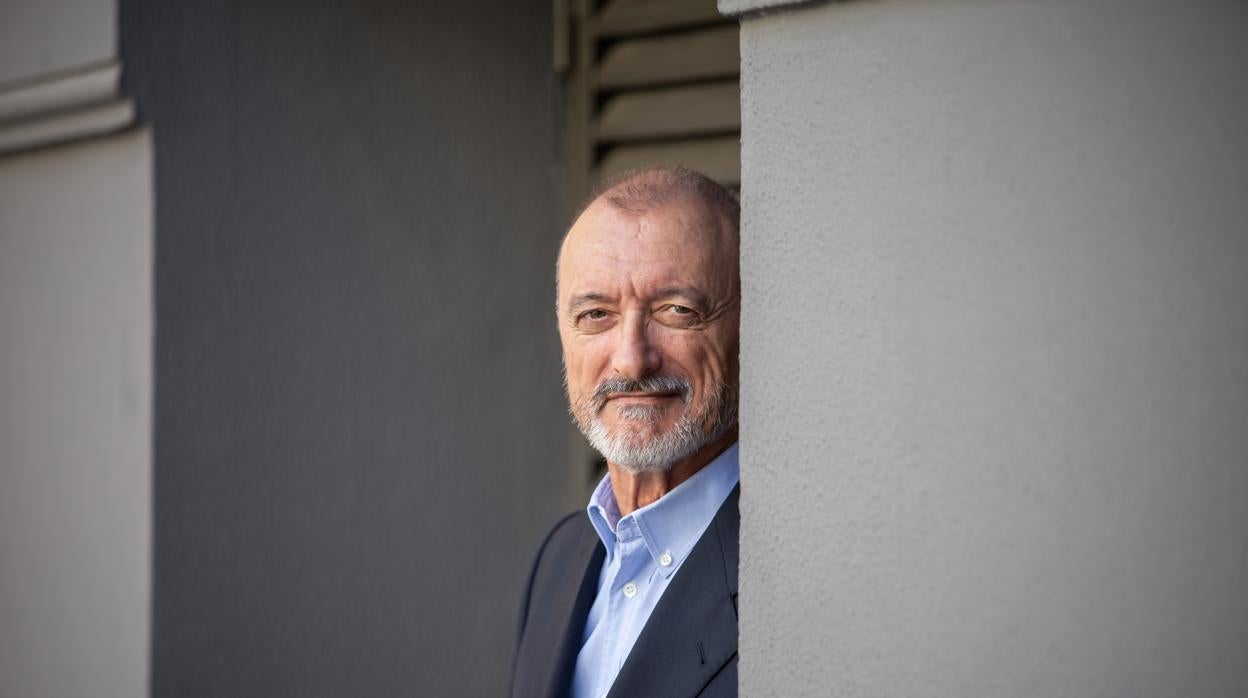 El popular escritor Arturo Pérez-Reverte