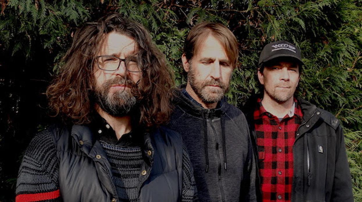 Lou Barlow, junto al resto de los miembros de Sebadoh