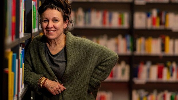 El ministro polaco de cultura se jacta de no haber leído ni un «interminable» libro de Olga Tokarczyk