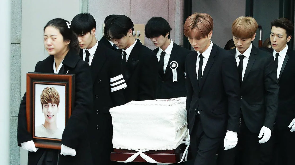 Imagen del funeral de Jonghyun, estrella del K-Pop que se suicidó en 2017