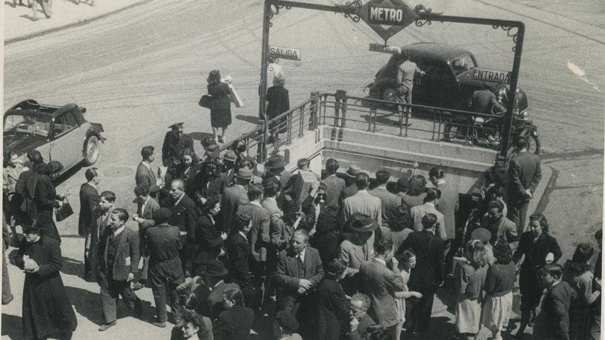 La entrada de la estación de Sol en 1935