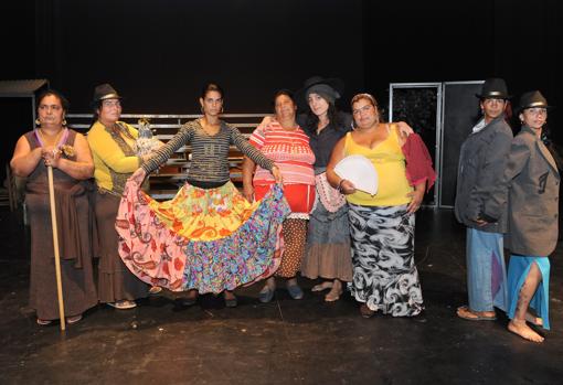 Monataje de «La Casa de Bernarda Alba», con las mujeres de El Vacie