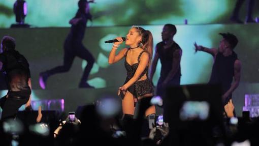Ariana Grande en una actuación
