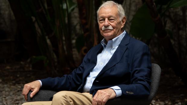 Eduardo Mendoza: «Para mí Franco se murió un día antes que para los demás»