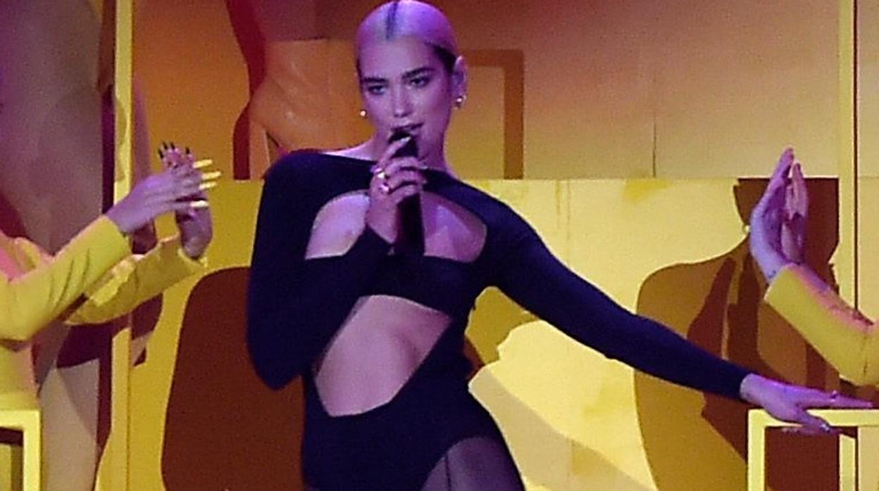 Actuación de la artista Dua Lipa en los MTV EMA