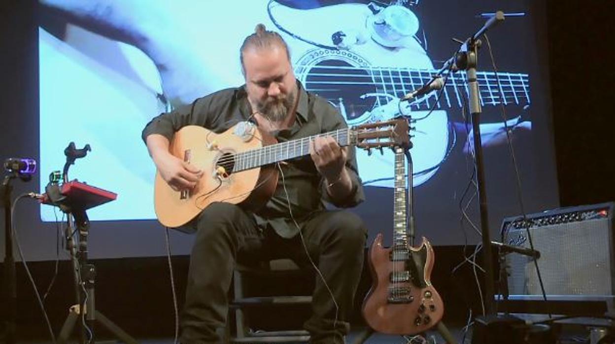 El guitarrista Raúl Cantizano