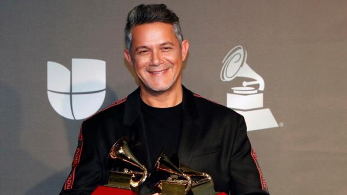 Alejandro San con sus tres Grammy Latino