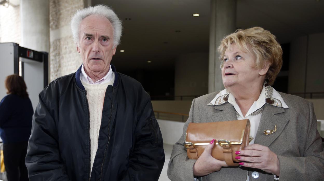 Pierre Le Guennec y su mujer Danielle durante el juicio de 2015