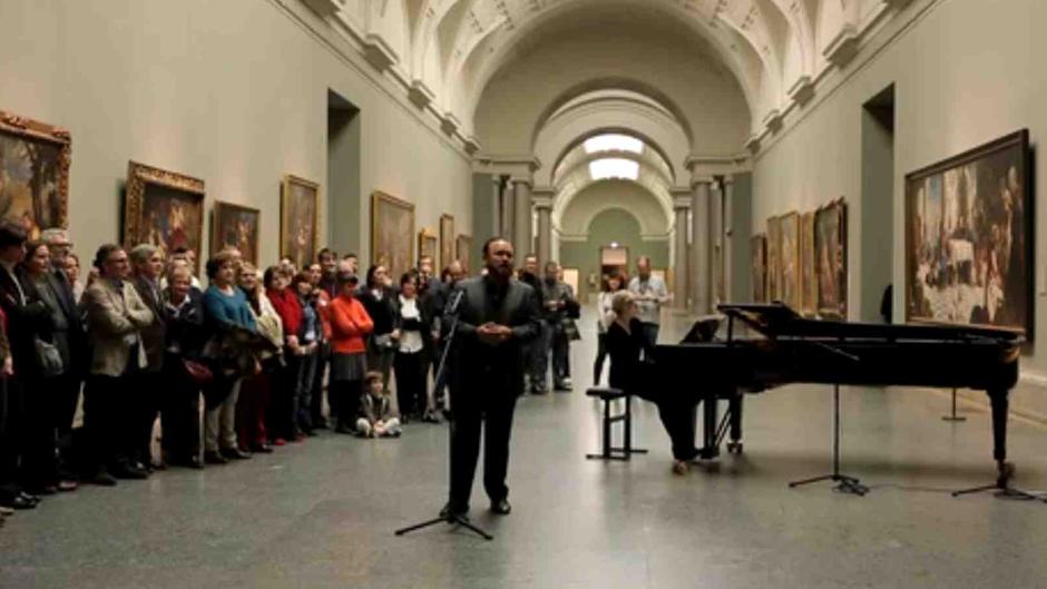 El tenor Javier Camarena felicita «a la mexicana» al Museo del Prado