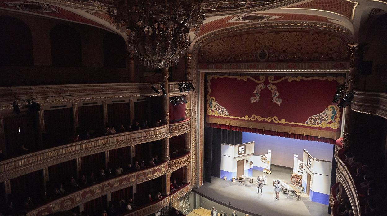 Interior del teatro durante una zarzuela