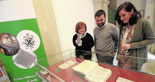 Inauguración de la exposición en el Archivo Histórico Provincial