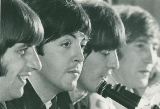 The Beatles en una rueda de prensa