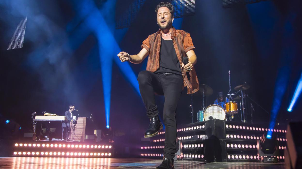 El cantante Manuel Carrasco durante un concierto