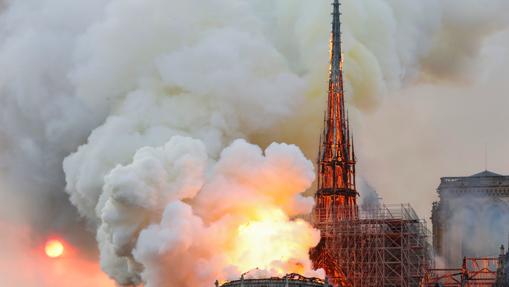 Notre Dame en llamas