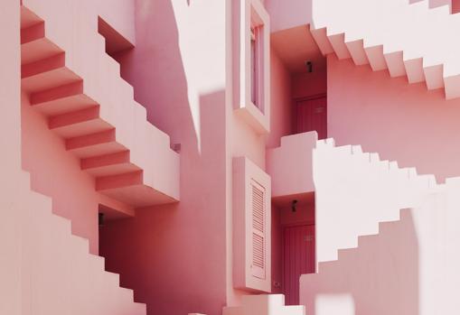 Detalle de la Muralla Roja, de Bofill, en Calpe