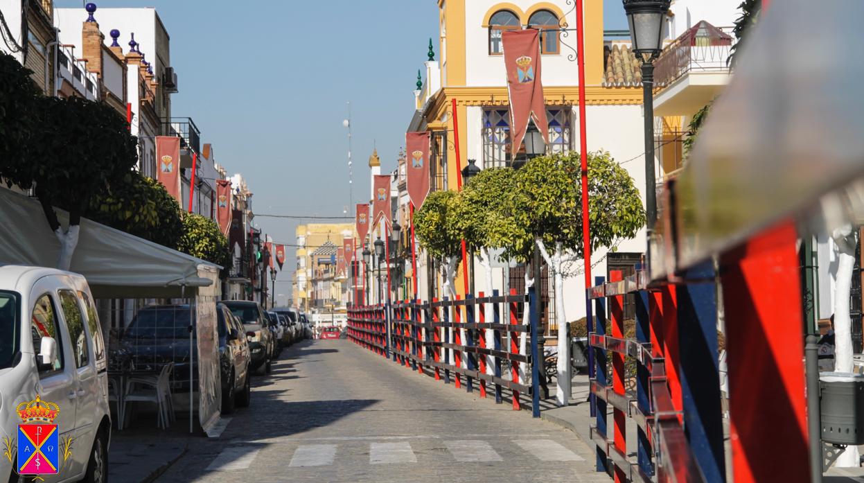 El vallado del encierro ya está casi instalado y los balcones empiezan a adornarse para su festividad de San Sebastián