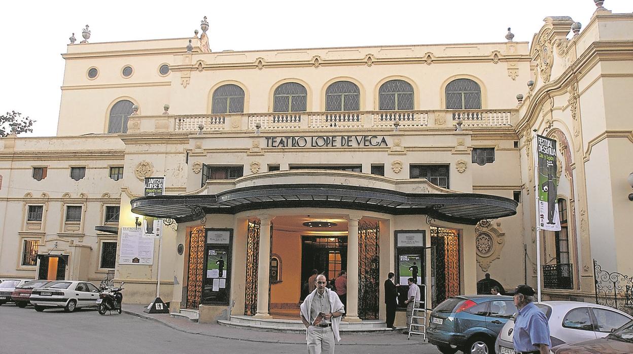 Fachada principal del Teatro Lope de Vega