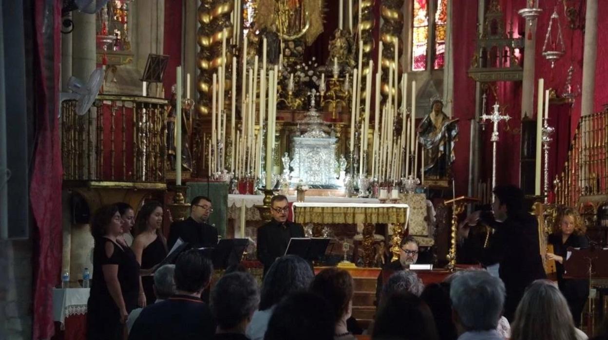 La agrupación sevillana Ottava Rima durante un concierto