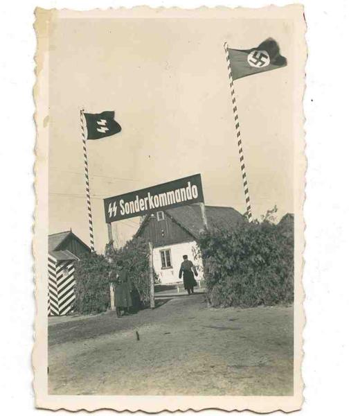 Estas son las fotos inéditas del criminal de guerra nazi Demjanjuk en el campo de exterminio de Sobibor