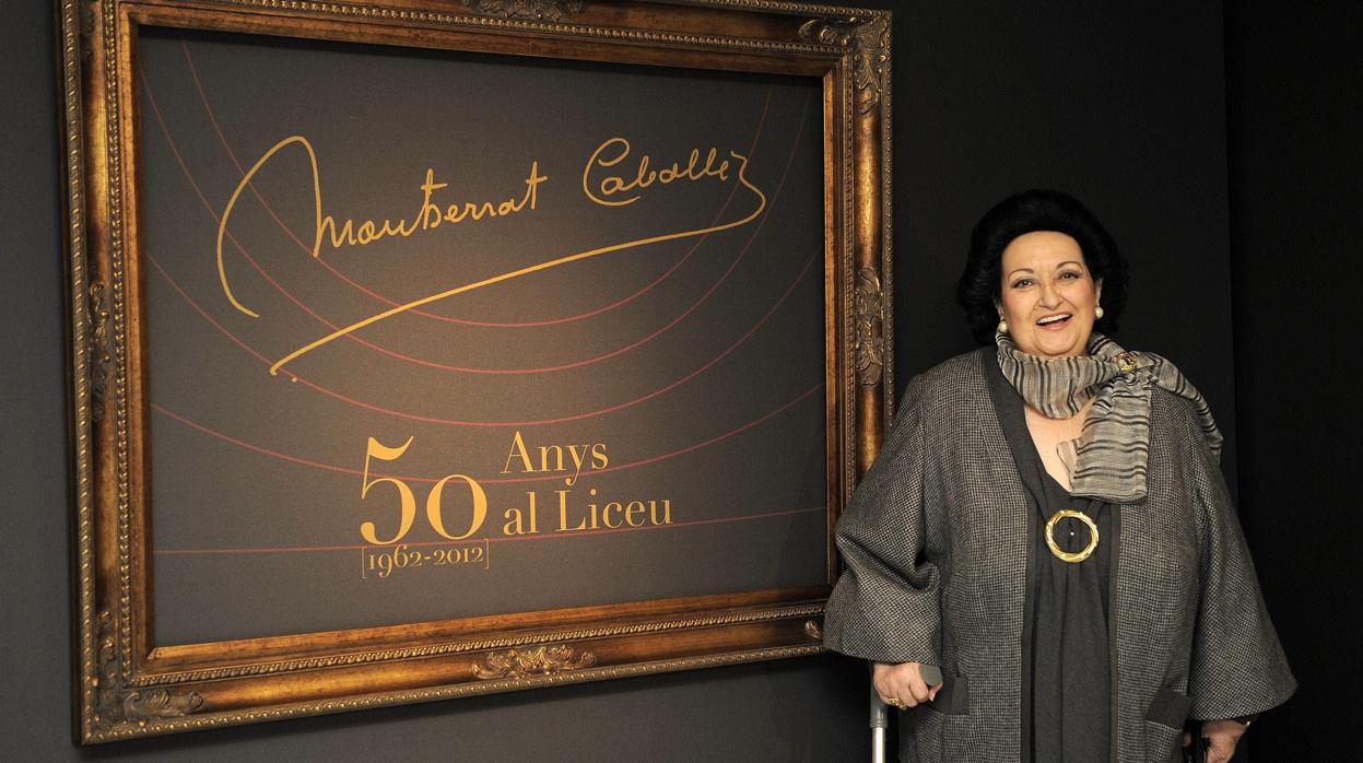 Montserrat Caballé, en enero de 2012, en la exposición que celebraba sus bodas de oro con el Liceo barcelonés