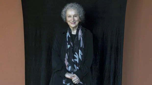Margaret Atwood: «La gente con miedo es capaz de sacrificar derechos a cambio de una falsa seguridad»