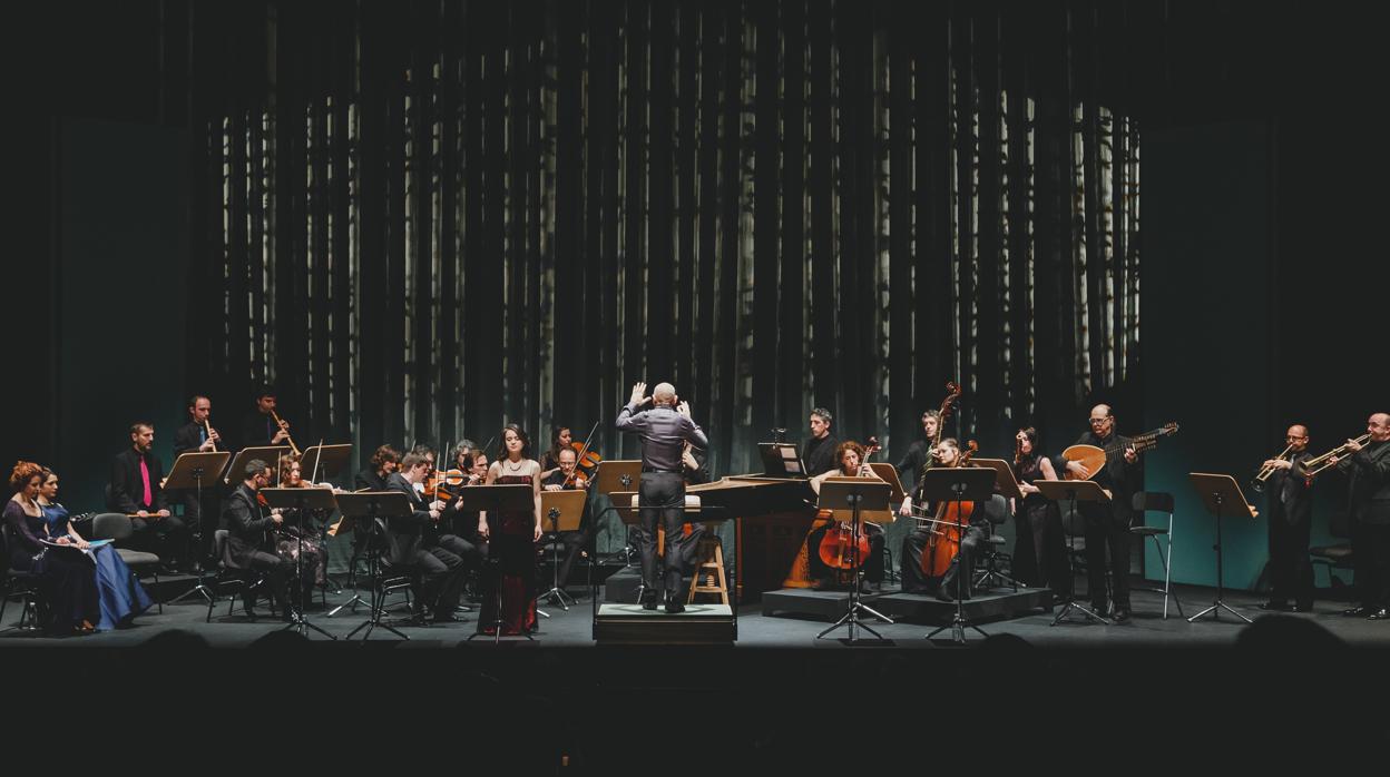 Enrico Onofri dirigiendo a la Orquesta Barroca de Sevilla en la edición del FeMÀS de 2016