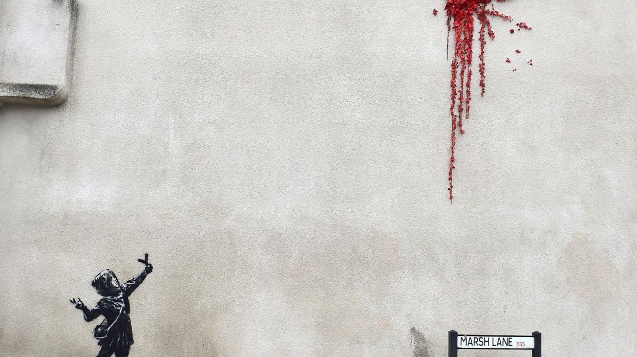 Banksy reaparece por San Valentín con una provocadora nueva obra en Bristol