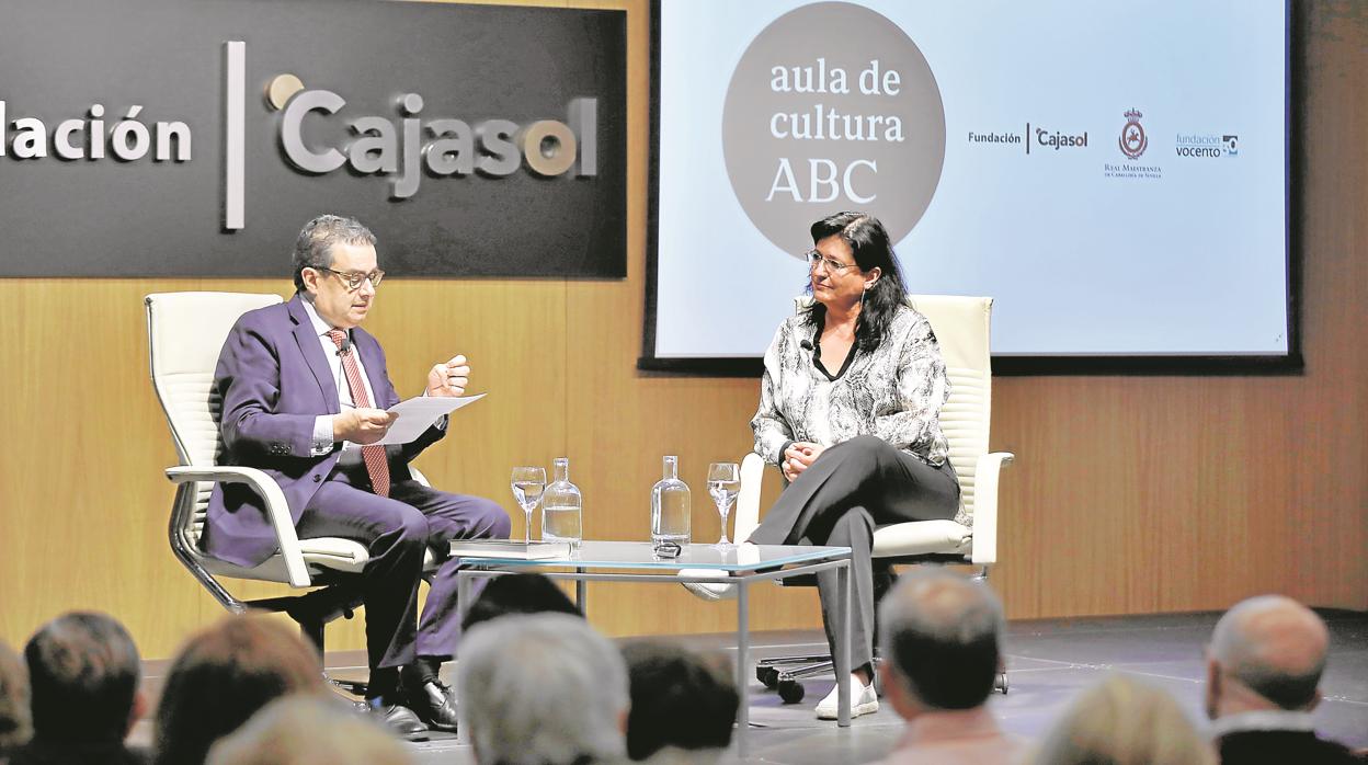 Francisco Robles y Mari Pau Domínguez, ayer en la Sala Antonio Machado de la Fundación Cajasol