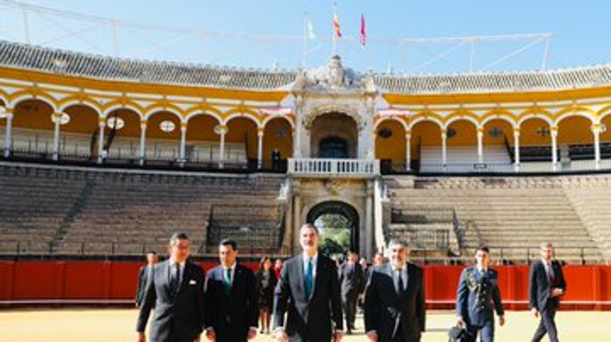 Don Felipe, a su llegada al ruedo de la Maestranza