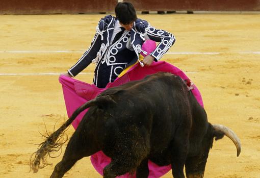 Esaú Fernández triunfó en su encerrona, con tres toros de alta nota