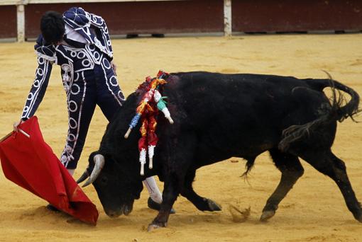 Esaú Fernández triunfó en su encerrona, con tres toros de alta nota