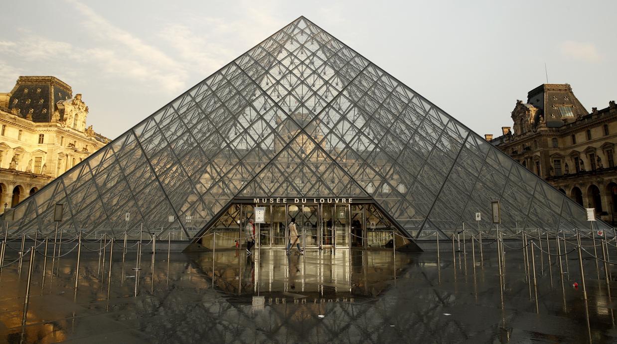 El museo del Louvre en París