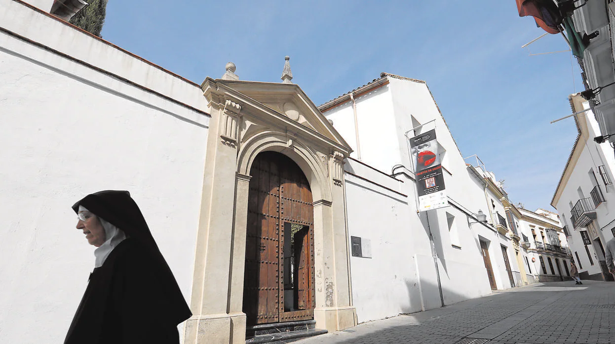 La Fundación Antonio Gala está ubicada en una calle de Córdoba alejada del bullicio turístico