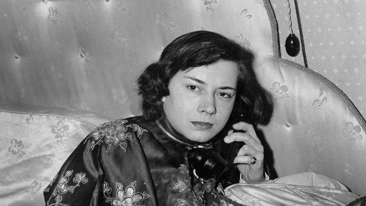 Patricia Highsmith, fotografiada en su apartamento de Londres