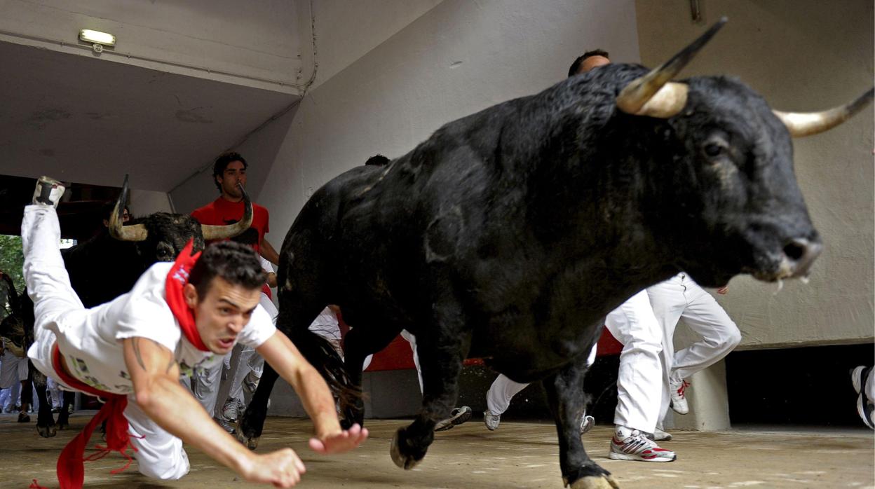 Un momento del encierro en Pamplona