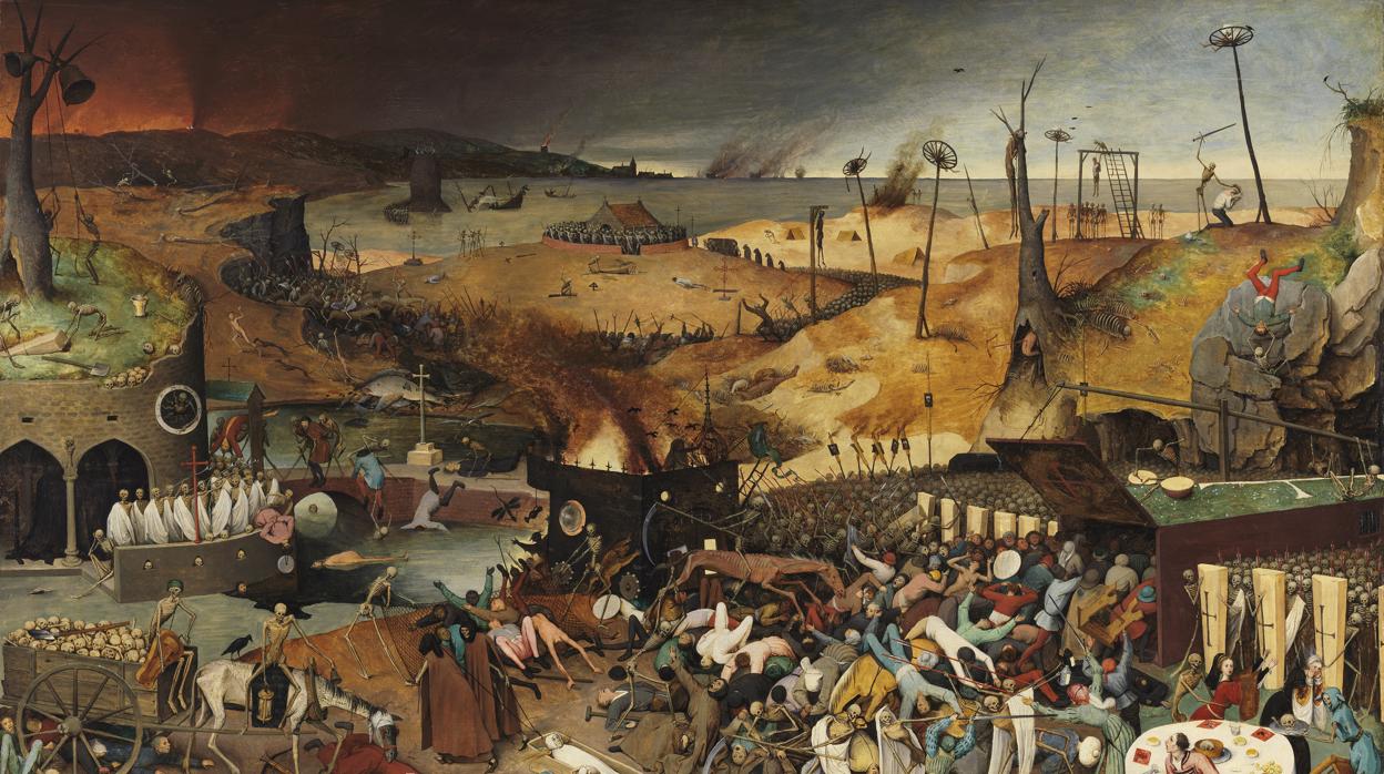 Peter Brueghel el Viejo representó en su obra maestra «El triunfo de la muerte» (Museo del Prado) el mundo medieval azotado por las calamidades