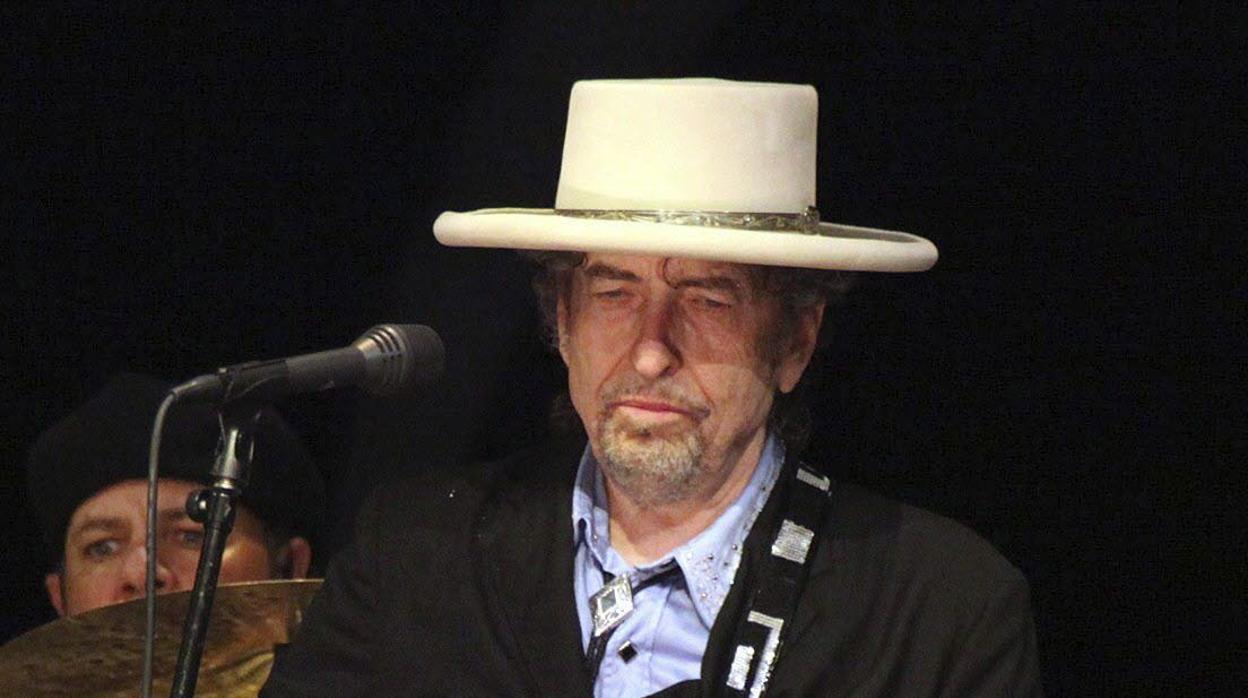 Bob Dylan vuelve a sorprender y estrena su segunda canción en un mes: «I contain multitudes»