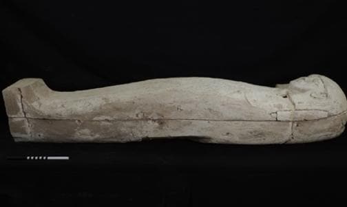 Arqueólogos españoles descubren en Egipto la momia y el ajuar de una joven que vivió hace 3.600 años