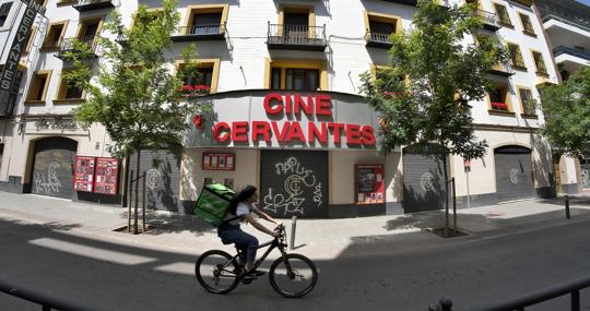 El cine Cervantes, en la calle Amor de Dios