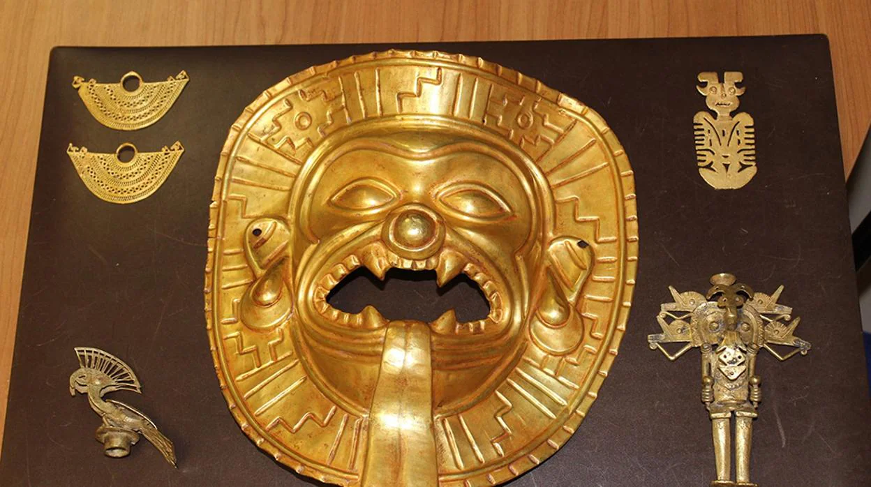 Una valiosa máscara de oro de Tumaco, recuperada en el madrileño aeropuerto de Barajas