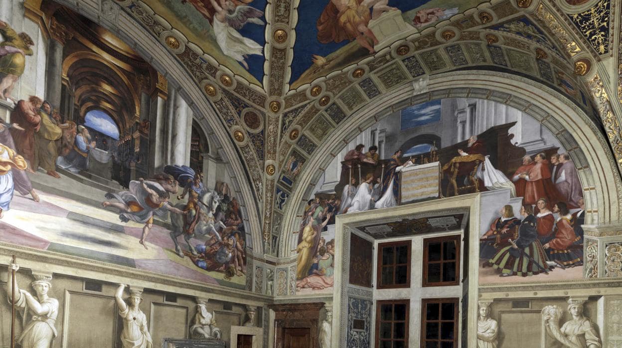 Una de las estancias de los Museos Vaticanos decoradas por Rafael